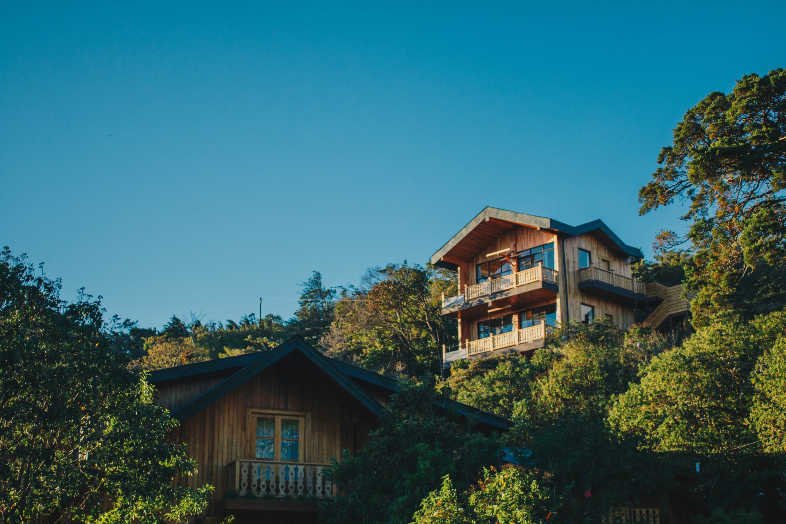 hotel-belmar-monteverde-suites-chalet-building-scaled