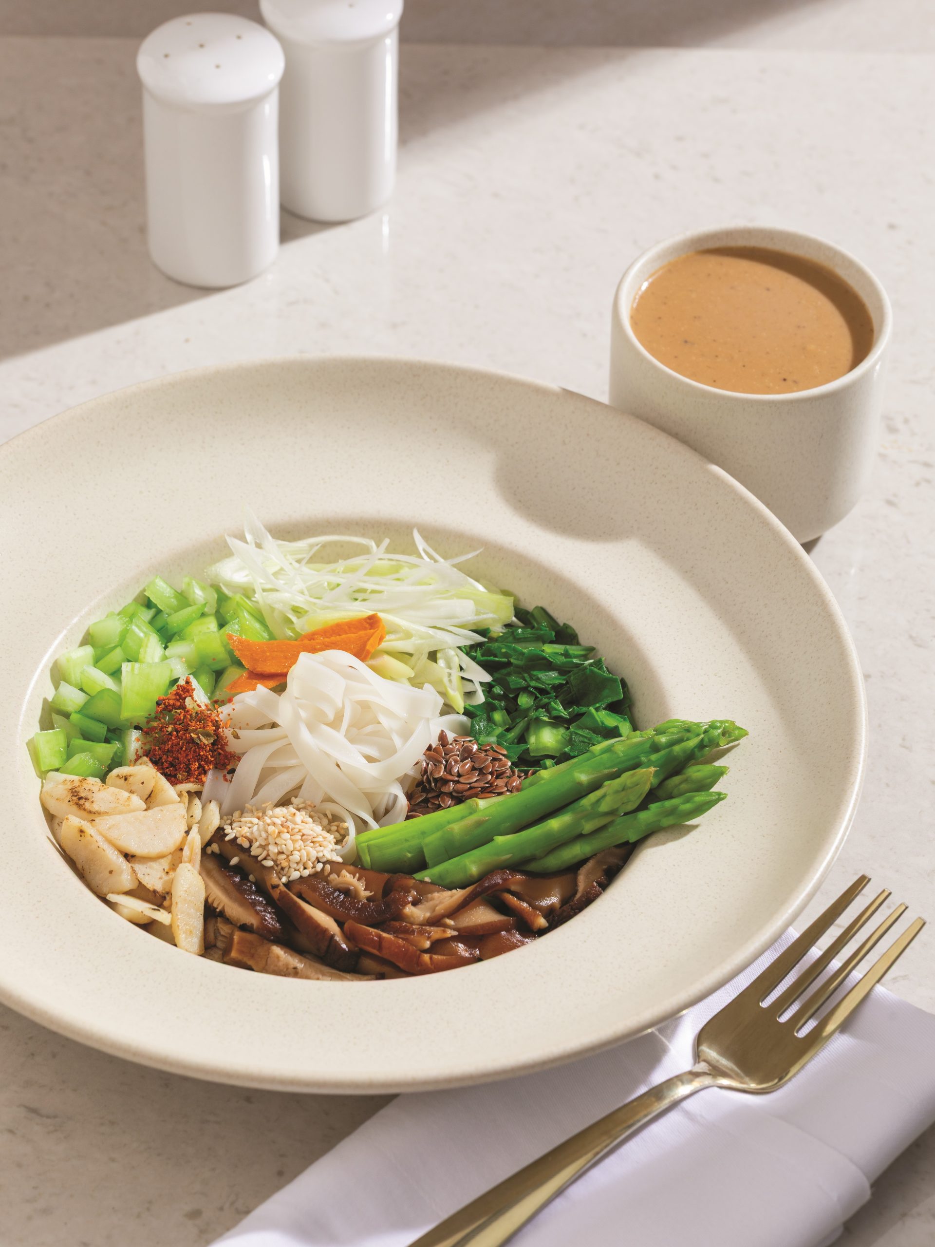 Detoxification_Creamy-Miso-Laksa_The-Healing-Plate_courtesy-of-Ananda-in-the-Himalayas-scaled