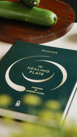 The-Healing-Plate_Ananda-in-the-Himalayas_Cover